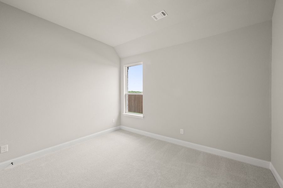 Spacious, unfurnished interior of a new home in Myrtle Creek, Waxahachie (Image 23).