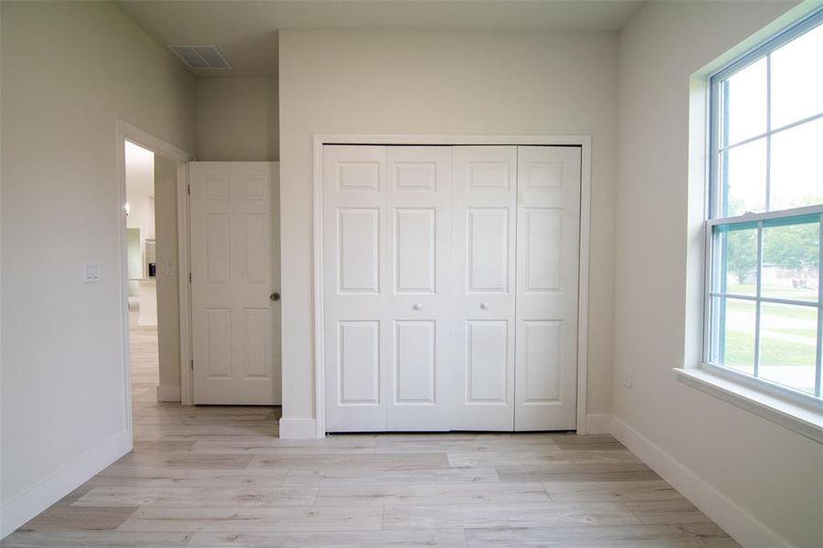 Spacious, unfurnished interior of a new home in , Ocala (Image 11).