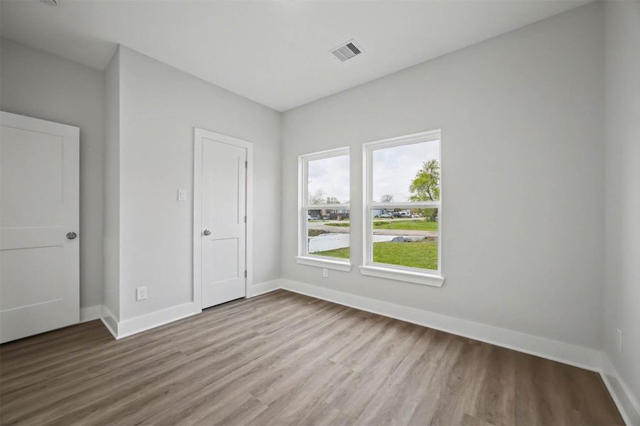 Spacious, unfurnished interior of a new home in , Dickinson (Image 31).