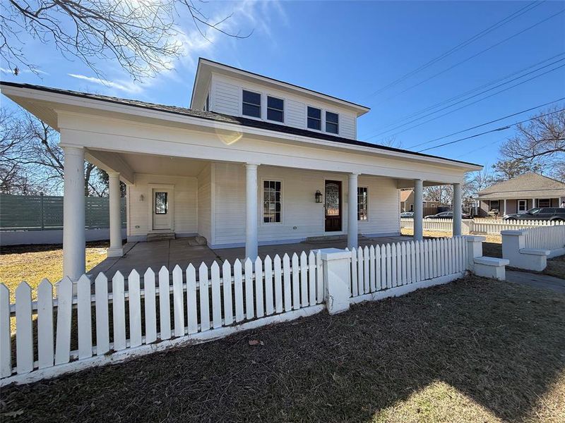Exterior details and patio area of a home in , Weatherford (Image 15). Exterior details and patio area of a home in , Weatherford (Image 15).