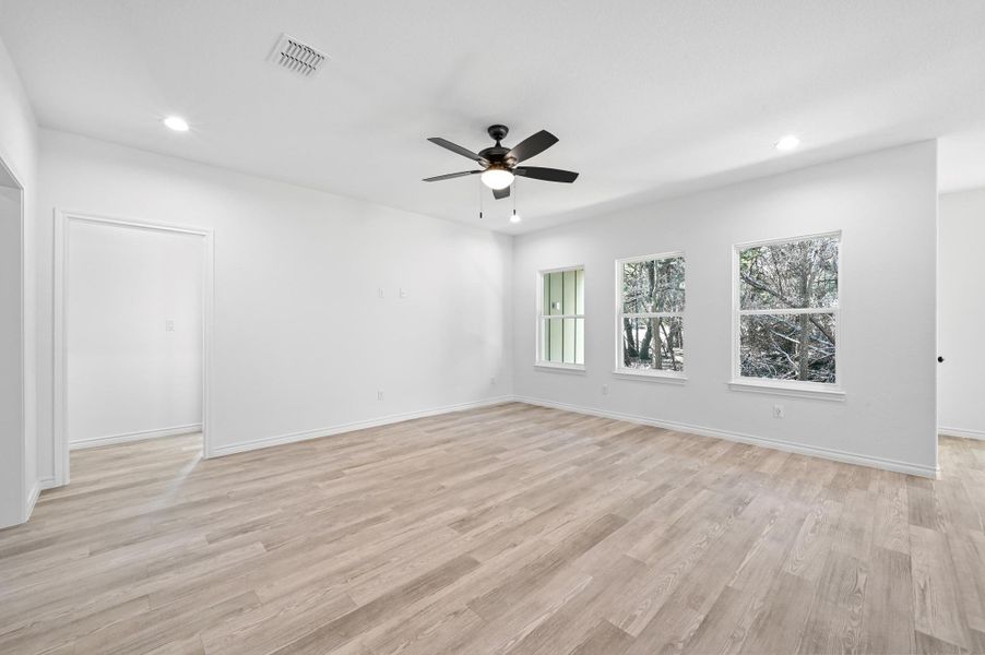 Spacious, unfurnished interior of a new home in , Wimberley (Image 17).