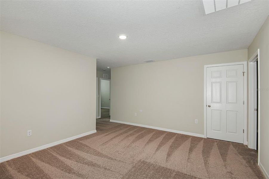 Spacious, unfurnished interior of a new home in Scenic Terrace, Haines City (Image 13).