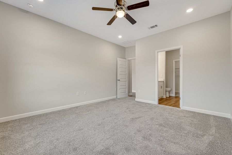 Spacious, unfurnished interior of a new home in Blossom Grove, Crestview (Image 36).