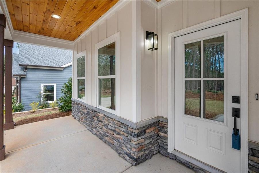 Exterior details and patio area of a home in , Villa Rica (Image 3).