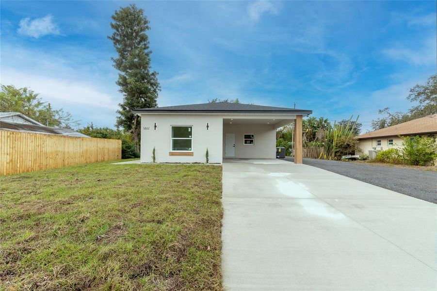Exterior details and patio area of a home in , Sebring (Image 34).
