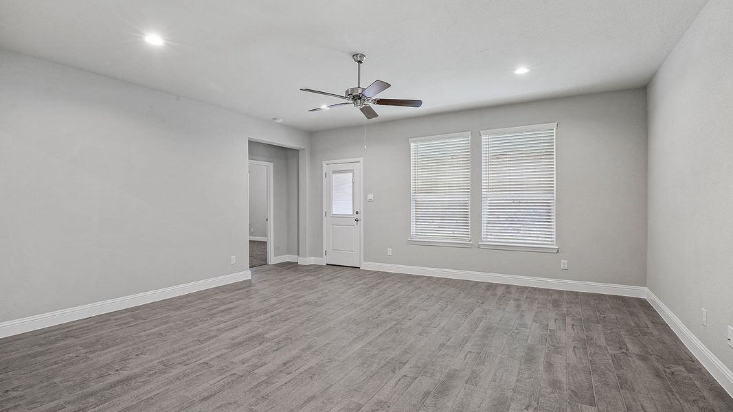 Spacious, unfurnished interior of a new home in Eagle Creek, Denton (Image 18).