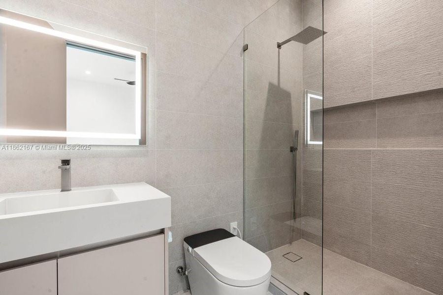 Furnished interior view inside a new home in , Fort Lauderdale (Image 6).