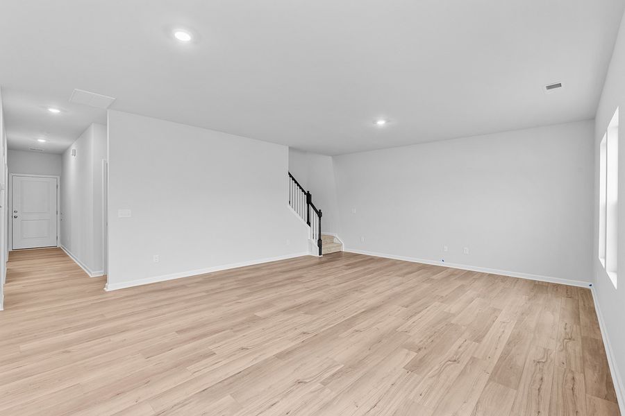 Spacious, unfurnished interior of a new home in Fieldstone, Lexington (Image 14).