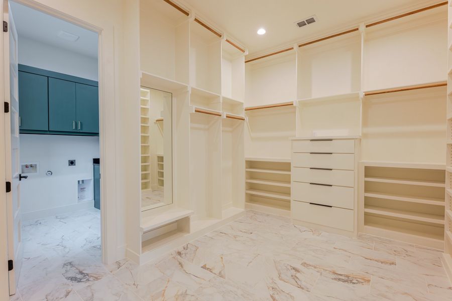 Spacious, unfurnished interior of a new home in Summit Ranch, Aledo (Image 43). Spacious, unfurnished interior of a new home in Summit Ranch, Aledo (Image 43).