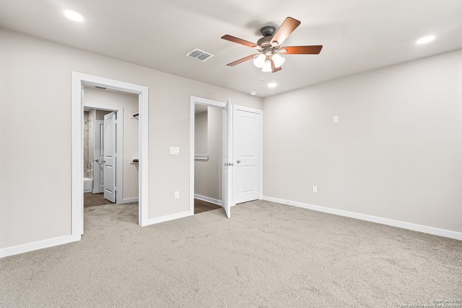 Spacious, unfurnished interior of a new home in , San Antonio (Image 22).