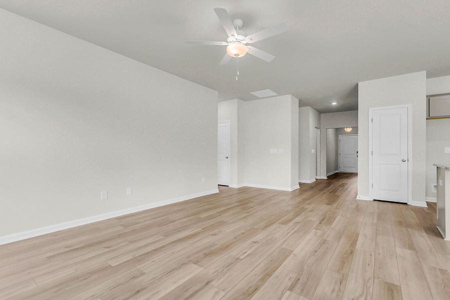 Spacious, unfurnished interior of a new home in Fairway Woods at Wyboo, Manning (Image 21).