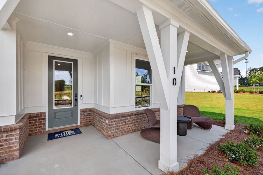 Representative exterior details of a home built from the Oakhurst by Pulte Homes in Everhour, Newnan (Image 32).