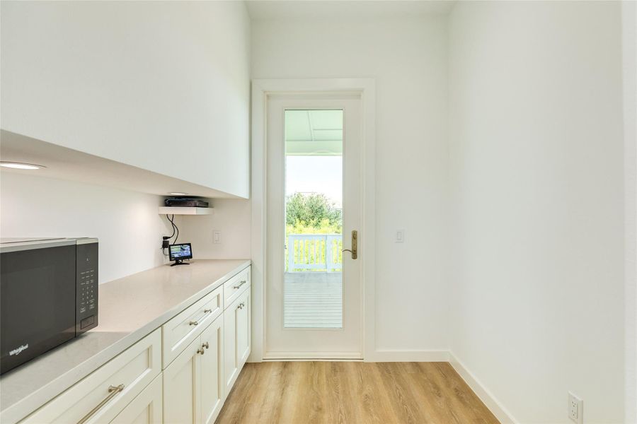Furnished interior view inside a new home in , Galveston (Image 10).
