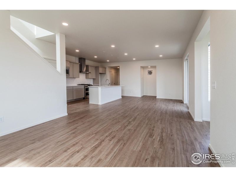 EXAMPLE PHOTOS: LIVING, DINING AND KITCHEN