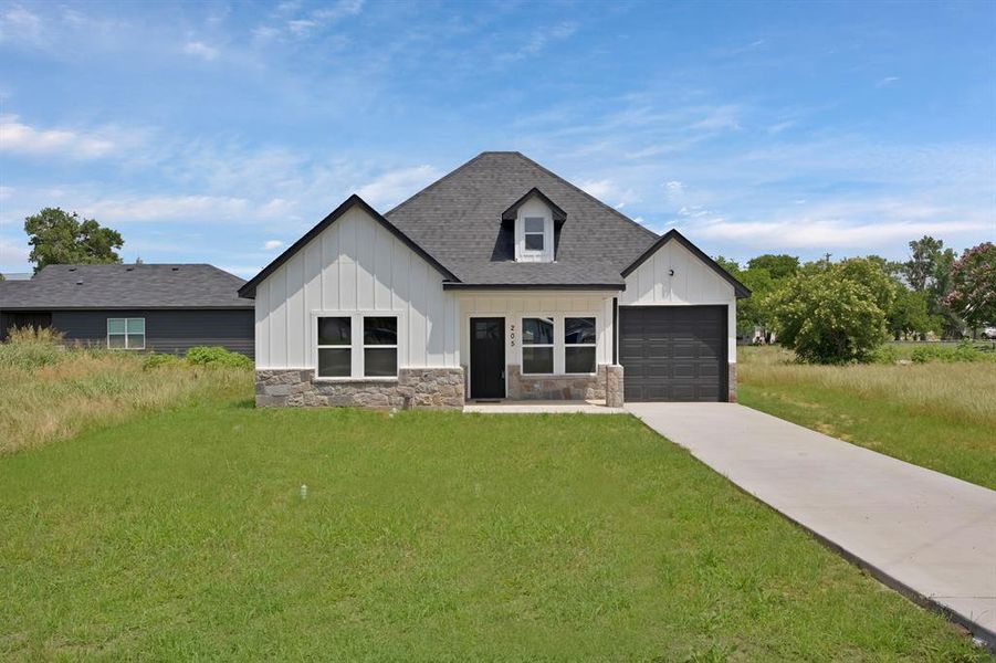 Front exterior of a new home in , Itasca, TX, highlighting curb appeal (Image 24). Front exterior of a new home in , Itasca, TX, highlighting curb appeal (Image 24).