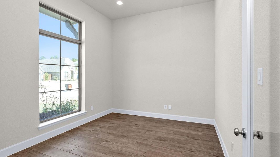 Spacious, unfurnished interior of a new home in Evergreen 50', Conroe (Image 3).