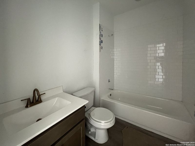 Furnished interior view inside a new home in Nopal Valley, San Antonio (Image 5).