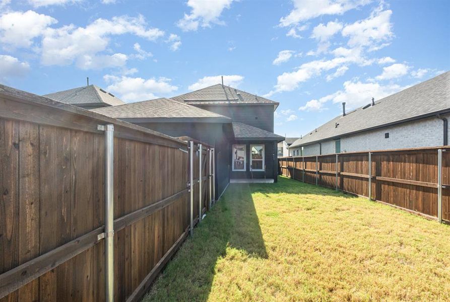 Exterior details and patio area of a home in , Royse City (Image 4).