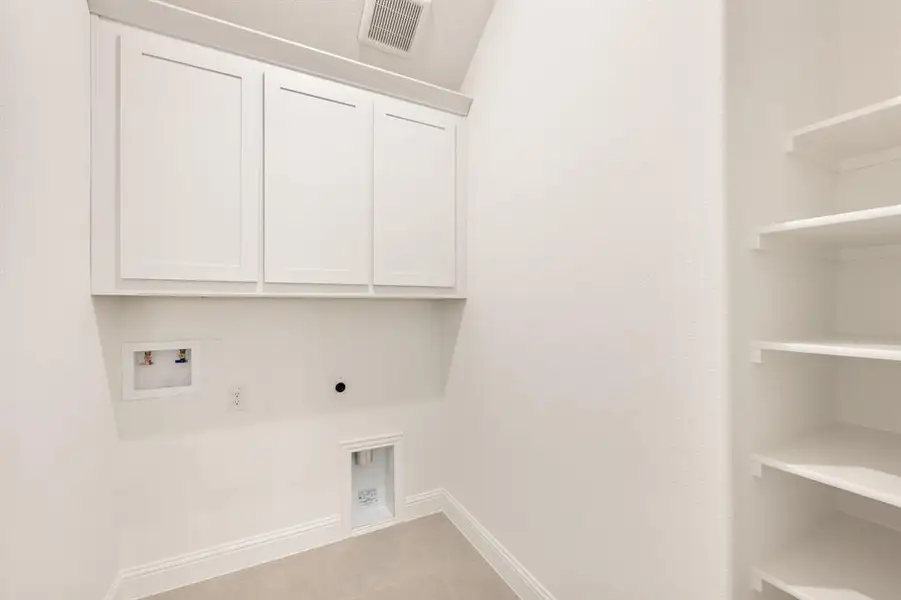 Spacious, unfurnished interior of a new home in Glenbrook, Red Oak (Image 33).