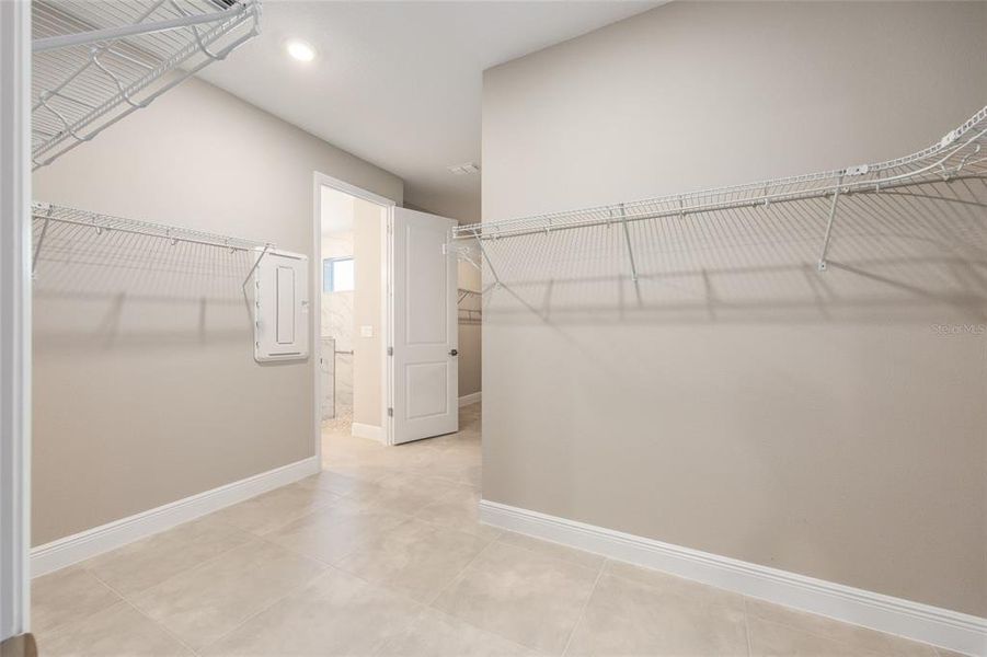 Spacious, unfurnished interior of a new home in , Ocala (Image 35).