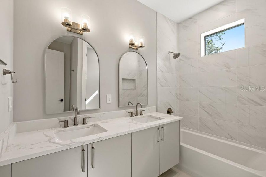 Furnished interior view inside a new home in , Orlando (Image 47).