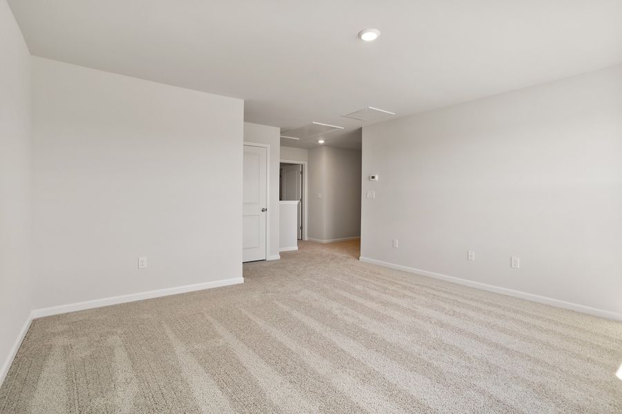 Spacious, unfurnished interior of a new home in Cambridge Reserve, Angier (Image 30).