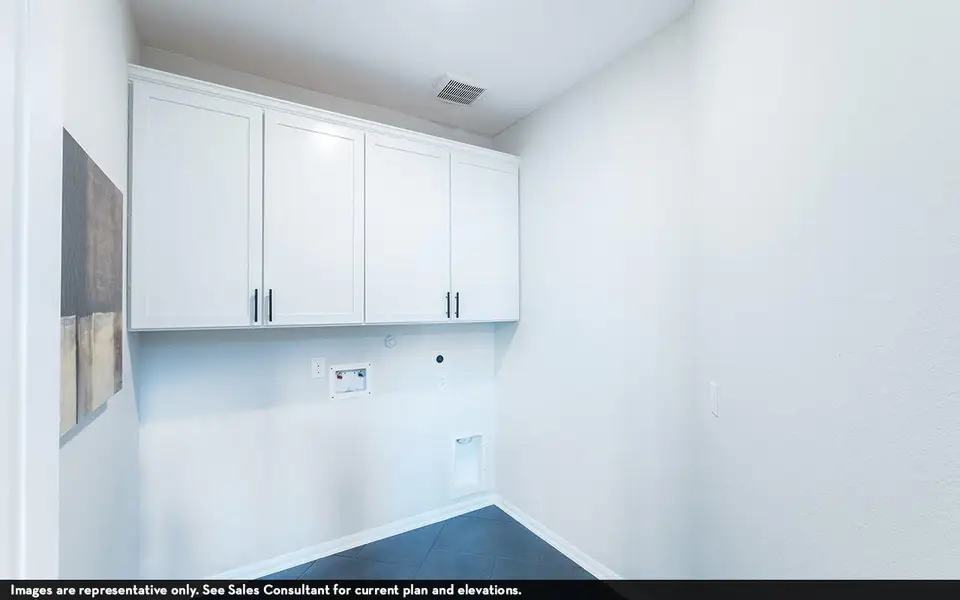 Spacious, unfurnished interior of a new home in Lago Mar, Texas City (Image 15).