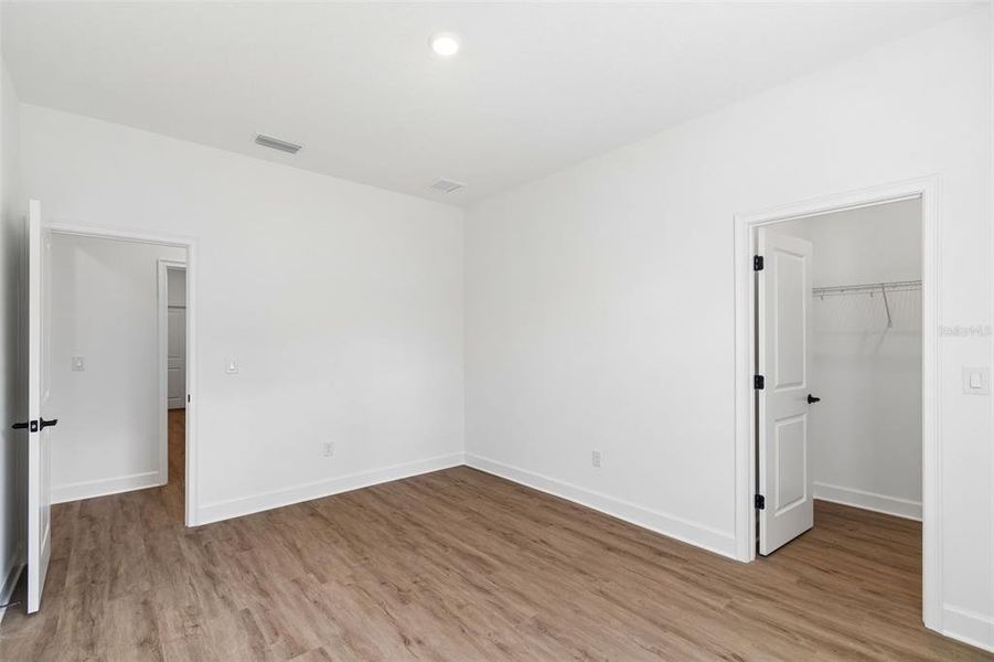 Spacious, unfurnished interior of a new home in , Weeki Wachee (Image 49).