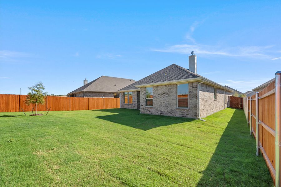 Exterior details and patio area of a home in Morningstar, Aledo (Image 31).