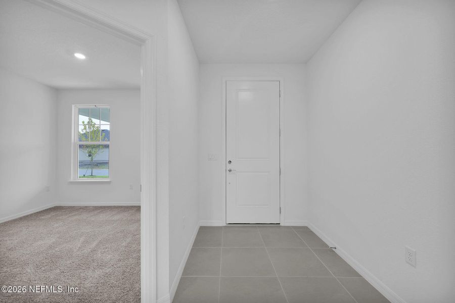 Spacious, unfurnished interior of a new home in Hyland Trail, Green Cove Springs (Image 36).