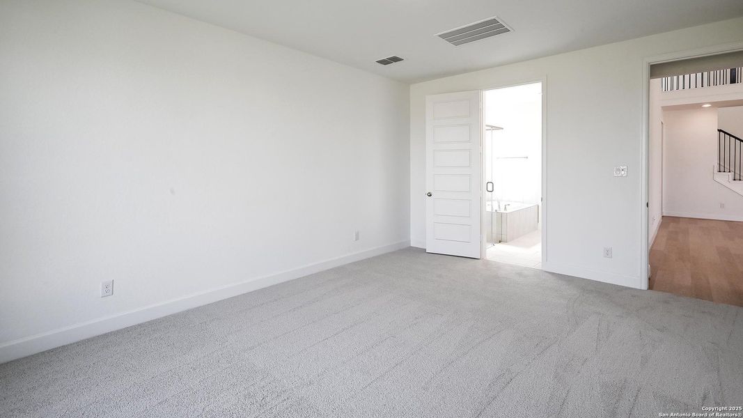 Spacious, unfurnished interior of a new home in Homestead 55', Schertz (Image 20).