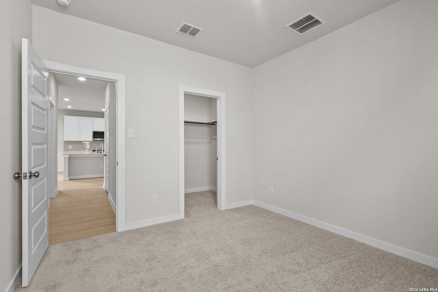 Spacious, unfurnished interior of a new home in Hiddenbrooke, Seguin (Image 21).