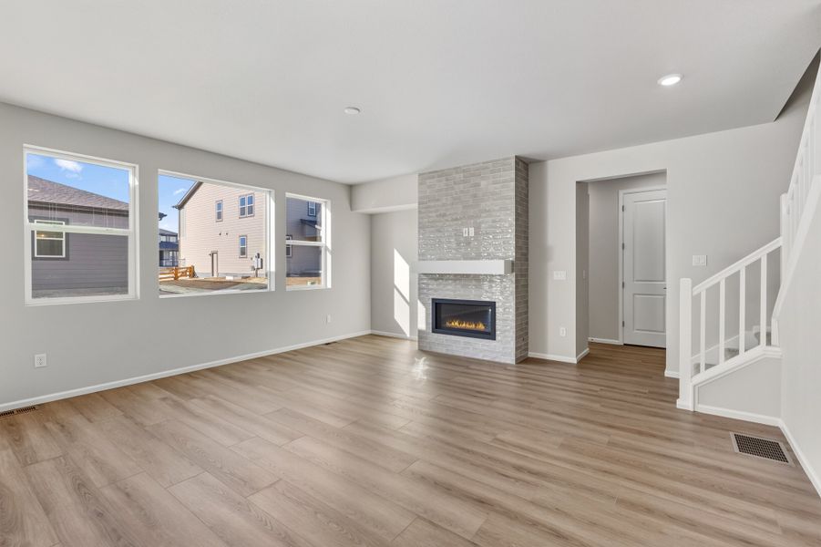 Spacious, unfurnished interior of a new home in Talon Pointe, Thornton (Image 12).