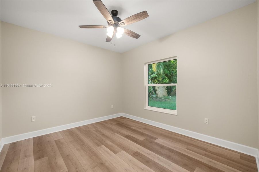 Spacious, unfurnished interior of a new home in , Sebring (Image 23).