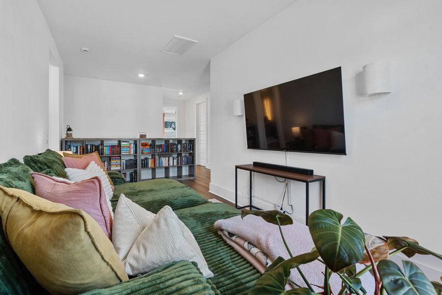 Furnished interior view inside a new home in , Ravenel (Image 34).