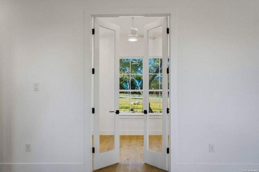 Spacious, unfurnished interior of a new home in , New Braunfels (Image 28).