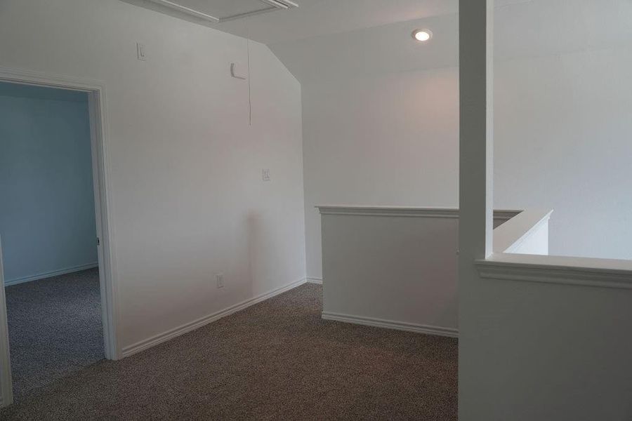 Spacious, unfurnished interior of a new home in , Conroe (Image 24).