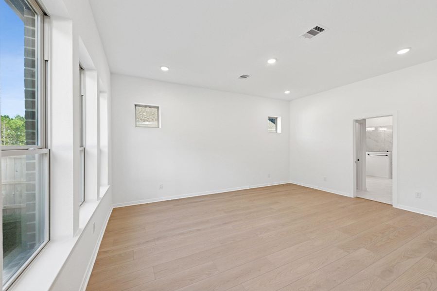 Spacious, unfurnished interior of a new home in Escondido 60' Homesites, Magnolia (Image 23).