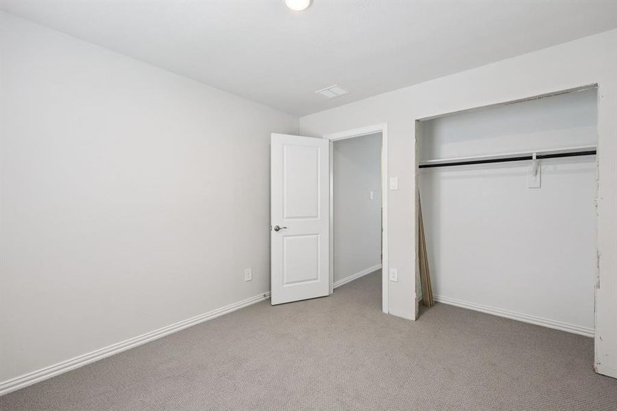 Spacious, unfurnished interior of a new home in Westmoor, Sherman (Image 25).