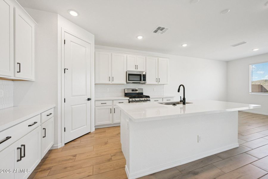 10-web-or-mls-77th Dr-S1403-010