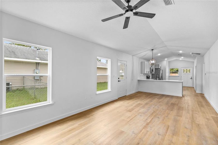 Spacious, unfurnished interior of a new home in , Eustis (Image 13).