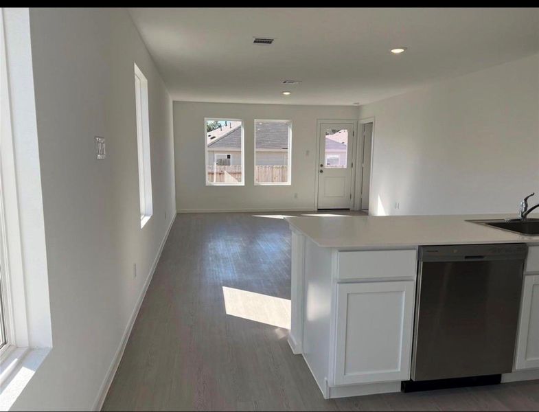 Spacious, unfurnished interior of a new home in Meadow Park, Conroe (Image 11). Spacious, unfurnished interior of a new home in Meadow Park, Conroe (Image 11).