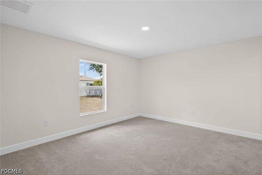Spacious, unfurnished interior of a new home in Cape Coral, Cape Coral (Image 22).