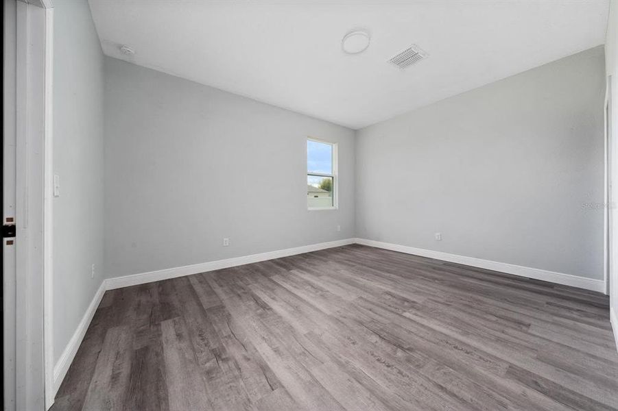 Spacious, unfurnished interior of a new home in , Ocala (Image 5).