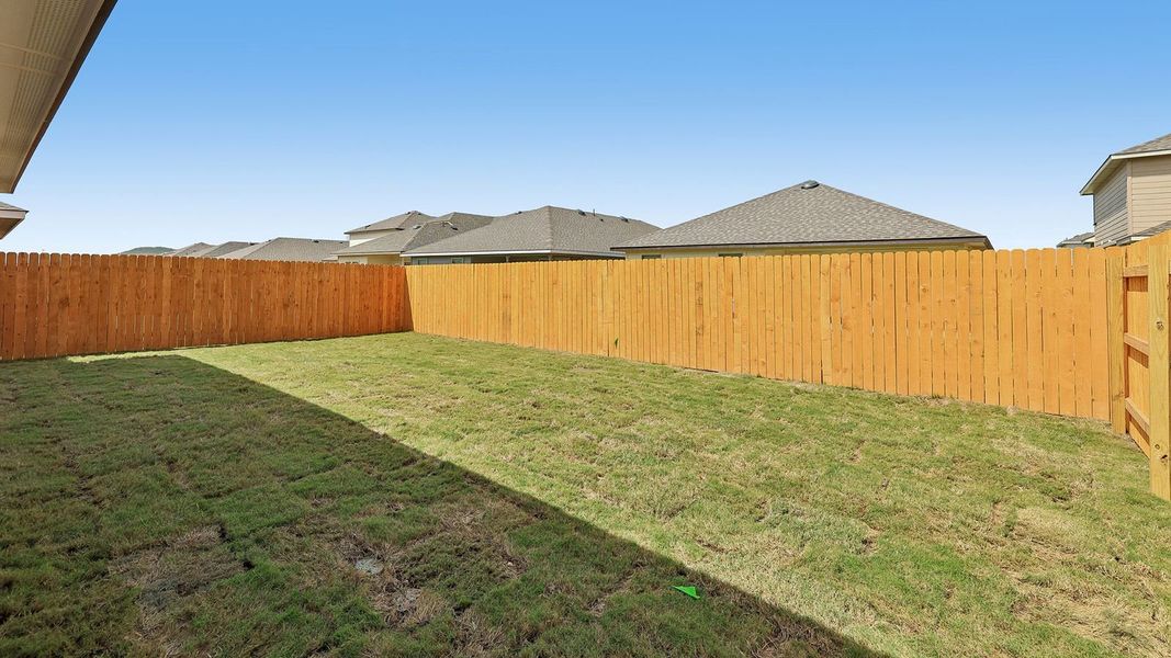 Exterior details and patio area of a home in Turnbo Ranch, Killeen (Image 20).