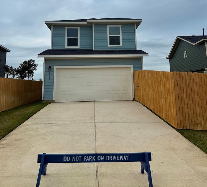 Exterior details and patio area of a home in Valverde, Bastrop (Image 3).