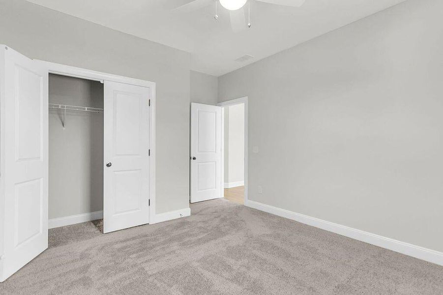 Spacious, unfurnished interior of a new home in Heron Preserve, Hanahan (Image 9).