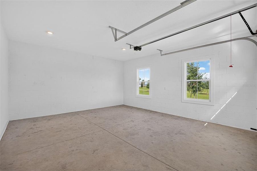 Spacious, unfurnished interior of a new home in , Ocala (Image 24).