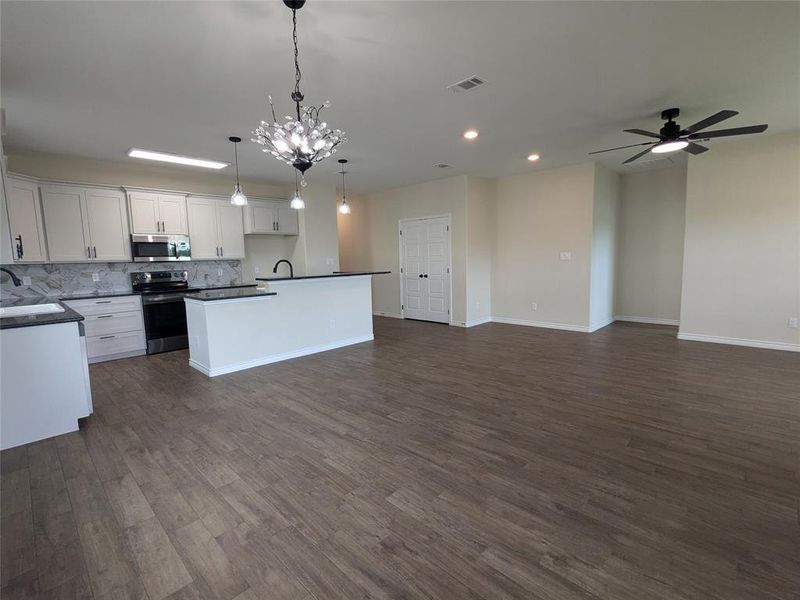 Spacious, unfurnished interior of a new home in , Lampasas (Image 12). Spacious, unfurnished interior of a new home in , Lampasas (Image 12).
