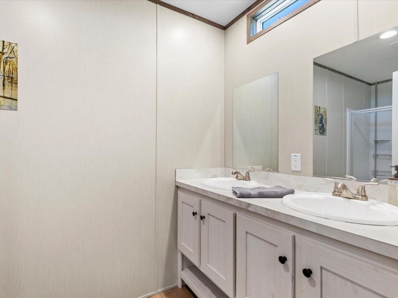 Furnished interior view inside a new home in , La Vernia (Image 15).